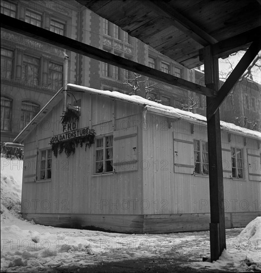 Parlor, parlour for soldiers, women's military service. 1942