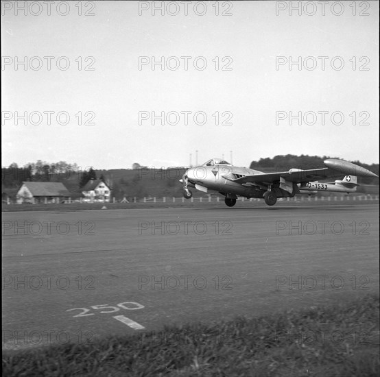 Havilland Venom military jet, Dvºbendorf 1957 .