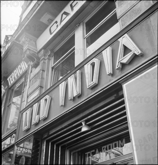 Old India Café in Zurich, 1942