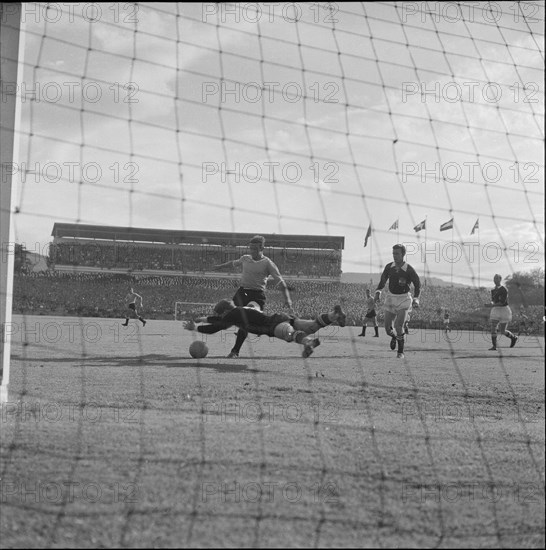 Football WC 1954, match for 3rd place: Austria - Uruguay; keeper Schmied.