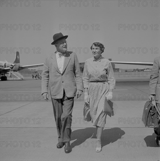 Allen W. Dulles with his wife arriving in Zurich-Kloten, 1953 .