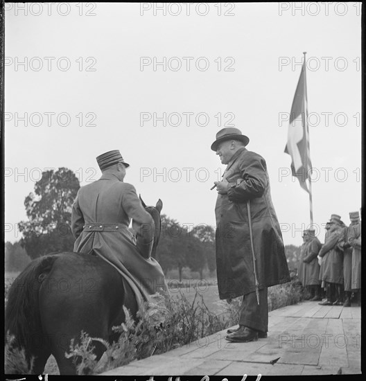 General Henri Guisan with Rudolf Minger, 1940 .