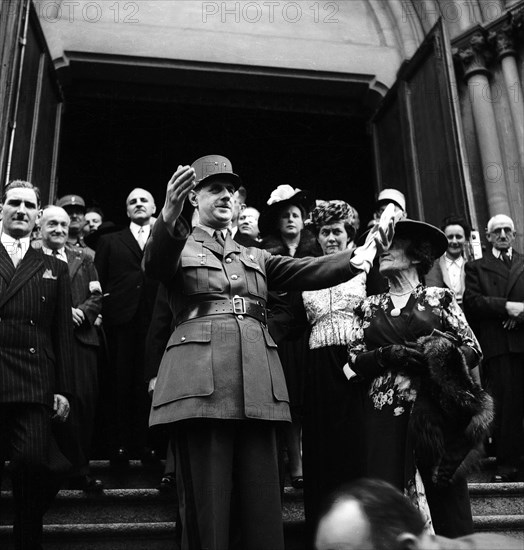 General Charles de Gaulle on the steps of church Notre-Dame in Geneva, 1946 .