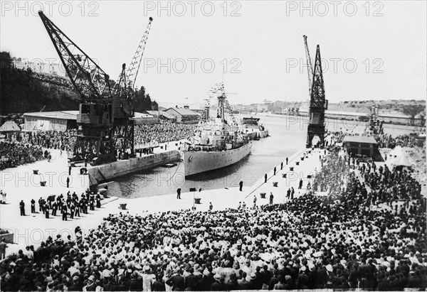 Opening of Princess Elizabeth-dock' in East London 1947 .