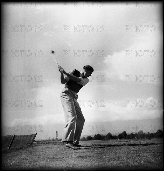 Jaime, duke of Segovia, playing golf around 1947.