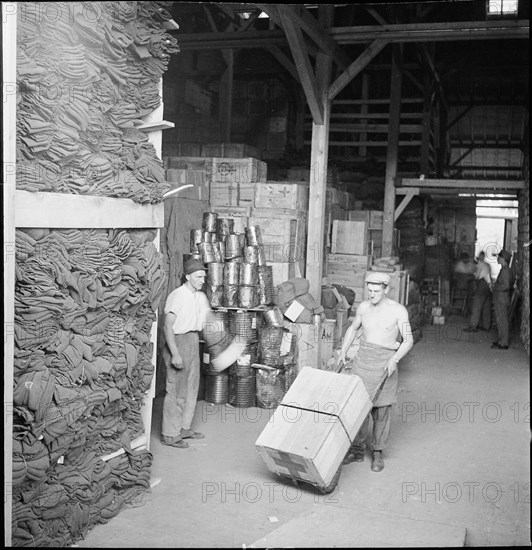 Duty-free storage of the Red Cross in Vernier, 1943.