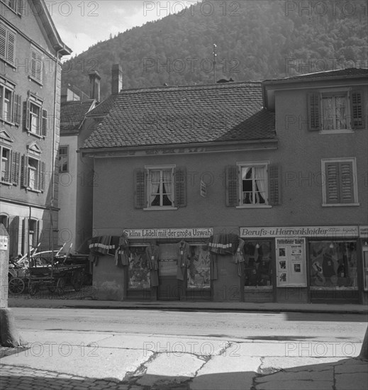 Chur, small shops int the Welschendörfli. 1944