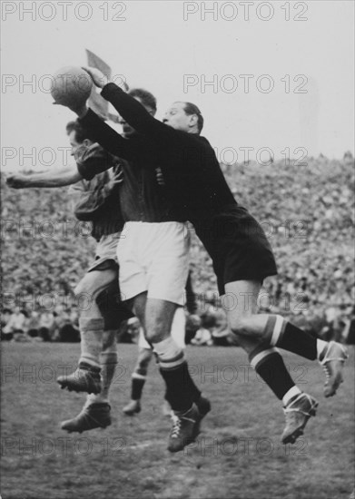 Cup final 1950: Cantonal Neuchâtel FC - Lausanne-Sports; Nikolic, Steffen, Luy.