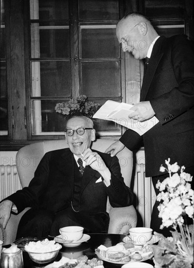 Werner Bergengruen, writer and Emil Landolt, mayor 1958 .