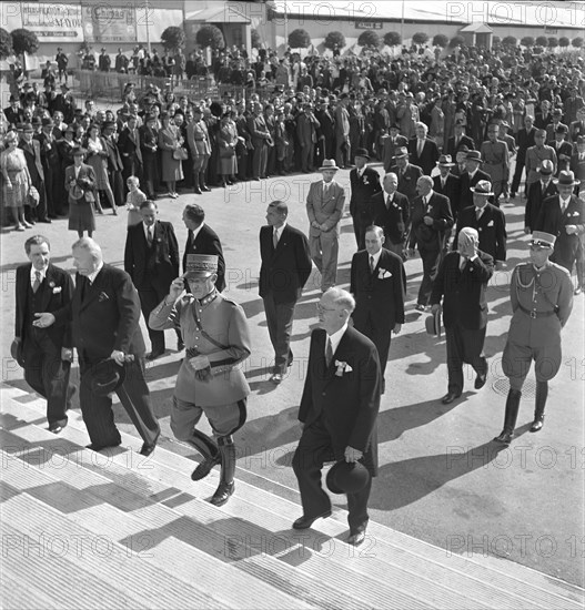 General Guisan visiting Comptoir Suisse, Lausanne 1943