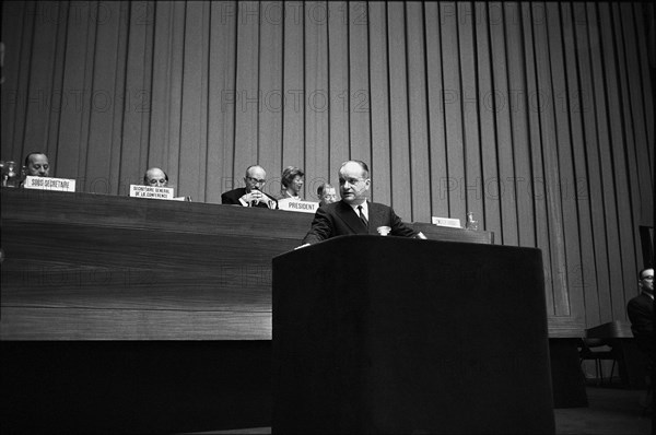 Araujo Castro at a GATT conference, 1964 .