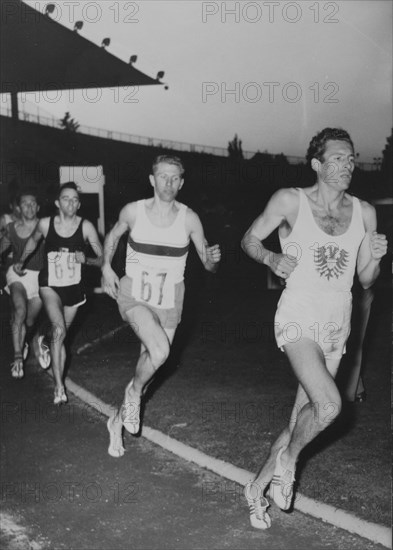 Lausanne Meeting 1958, 3000m: Page (69), Kammermann (67), Rozsnyoi leads.