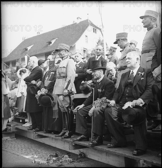 General Guisan at the commemoration 500 years Battle of St. Jakob an der Birs, Basle 1944 .