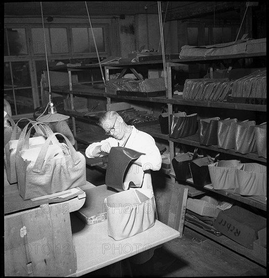 Leather goods manufacture Vogt Zurich, around 1955.