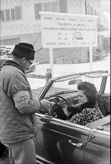 Snow removal fee on Bernina pass, january 1965 .