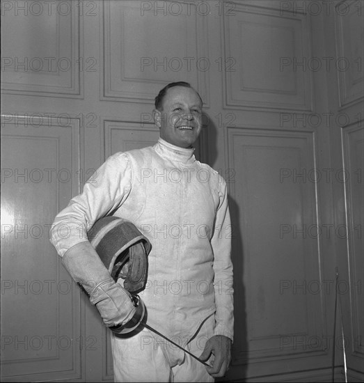 Lieutenant Colonel Fernand Thiv©baud, swiss army fencing champion 1945 .