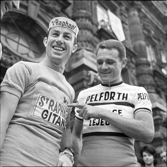 Cyclist Henri Anglade (right) at the Tour of Switzerland ca. 1962.