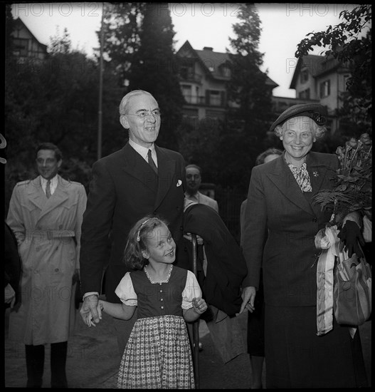 Richard Stafford Cripps and his wife Isobel, Zurich 1949 .