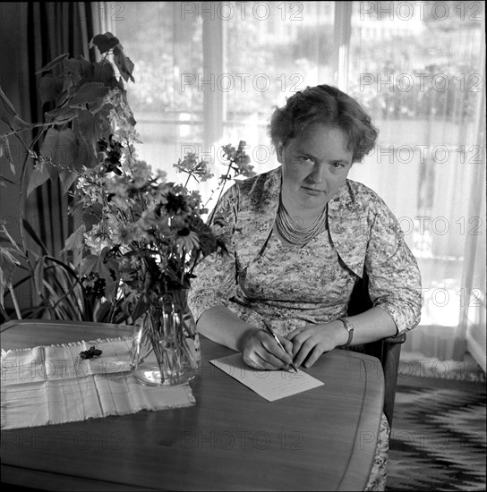 Federal stenographer Paula Aeschbach, Zurich 1958.