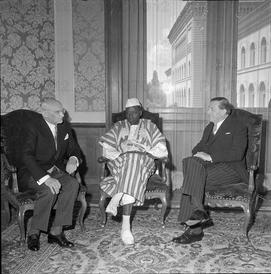 Federal President Wahlen, ambassador Taiakite and Federal Councilor von Moos; Berne 1964.