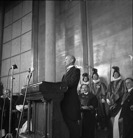 Federal Councillor Philipp Etter giving a speech, ca. 1946