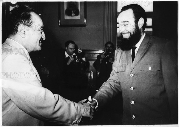 Anastas Mikoyan and Antonio Nuv±ez Jimv©nez, Moscow 1960 .