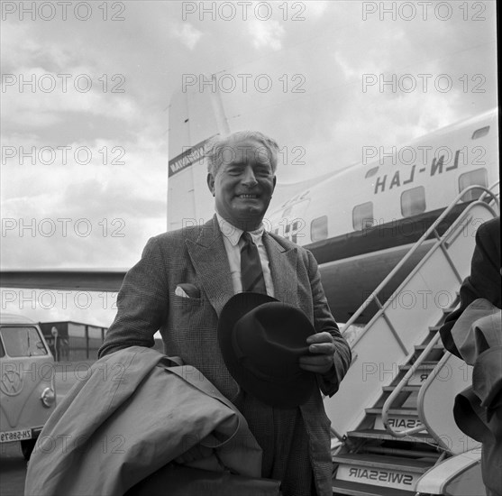 General Sir George Erskine, arrival at Zurich-Kloten airport 1954 .