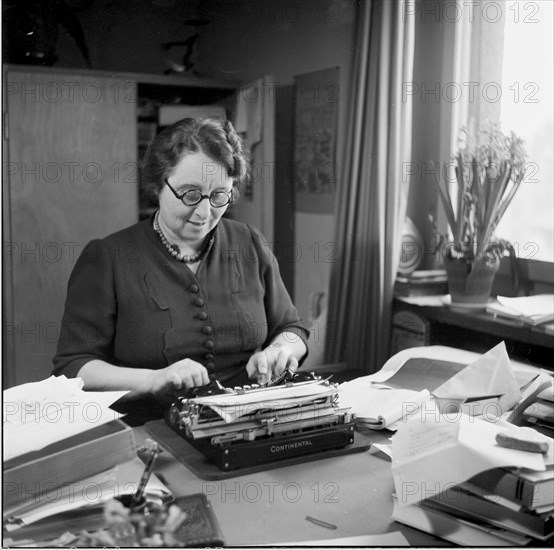 Elisabeth Thommen, writer ca. 1950 .