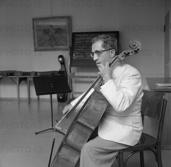 Antonio Tusa, cellist ca. 1945 .