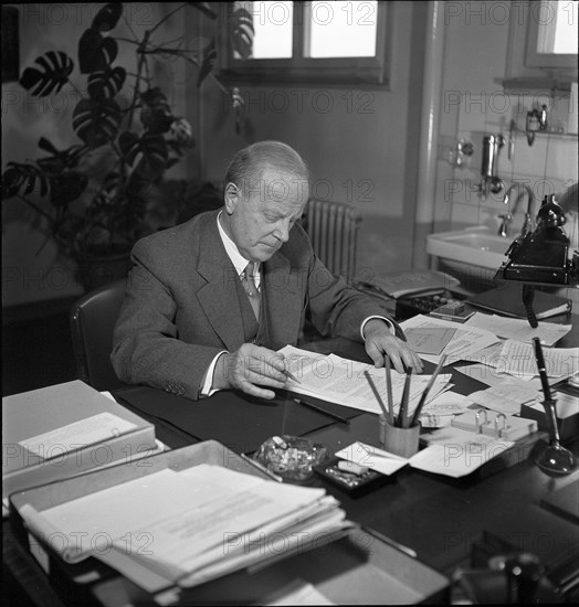 Professor Dr. Ernst Rothlin, Basel 1949.