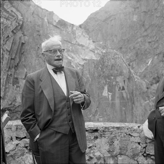 Bridge under construction in the Schöllenen ravine,  building director Arnold, 1955.