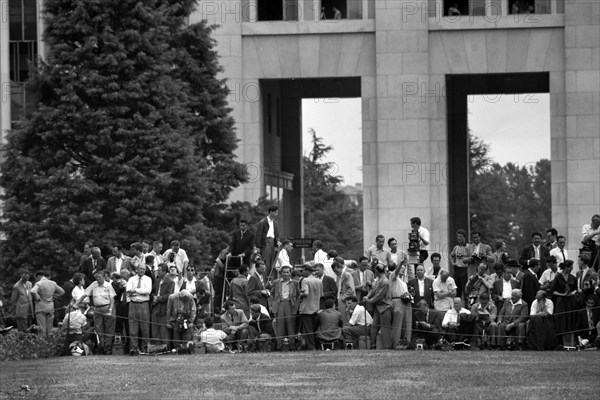 Geneva Summit 1955, photographers waiting for Bulganin, Eisenhower, Faure and Eden.