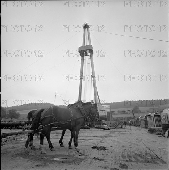 Pfaffnau, search for oil, drilling derrick. 1963