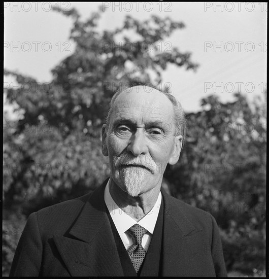 Eduard Oertli, editor of the 'Schweizerischen Blätter für Handarbeit und Schulreform' (1861 - 1959)