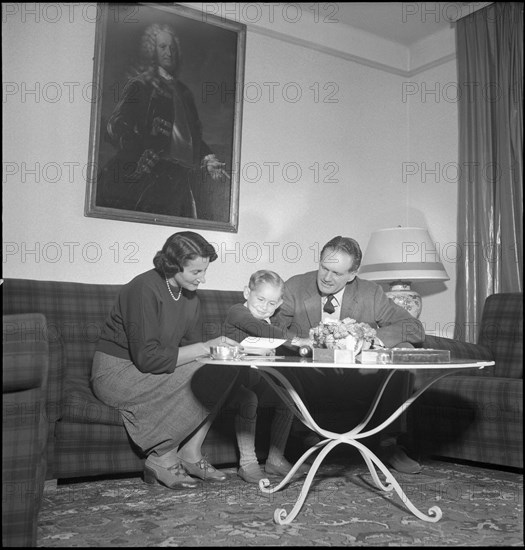 Emmanuel de Graffenried and family, 1950