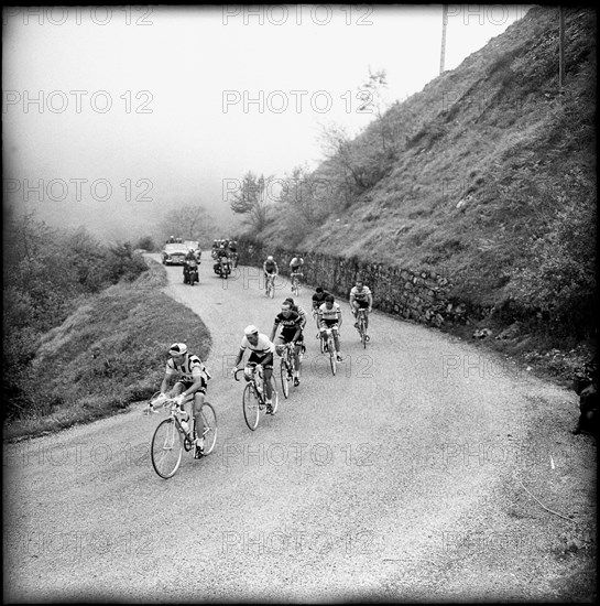 Kurt Gimmi on Col de l'Aubisque, in front, TdF 1963