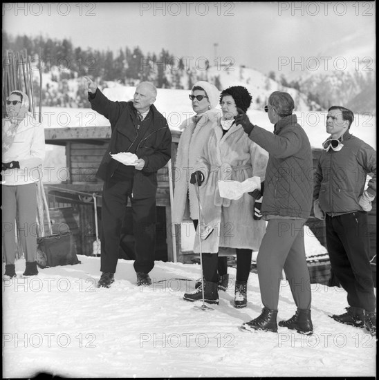 From L to R: Montgomery, Princess marina (Duchess of Kent), Princess Alexandra, Robert Readhead, man far right unknown