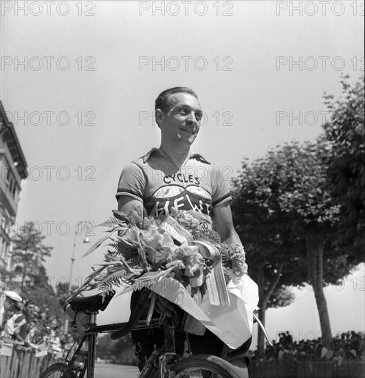 Hans Maag, racing cyclist, 1945