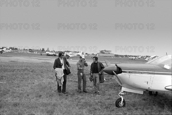 Illustré team on La Cote airport, amongst others Reto Hügin, 1972