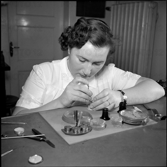 First female master watchmaker in Switzerland: Mrs. Gschwind-Wiedenmann, 1952