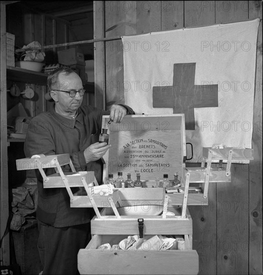 Les Brenets, around 1955: Samaritan guard