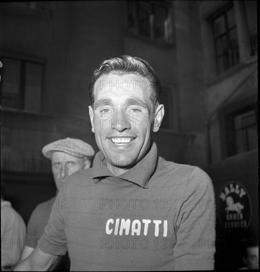 Ezio Cecchi, racing cyclist