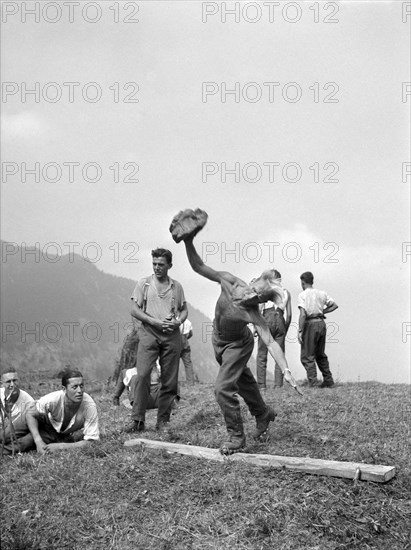 Soldiers doing Stone Throwing