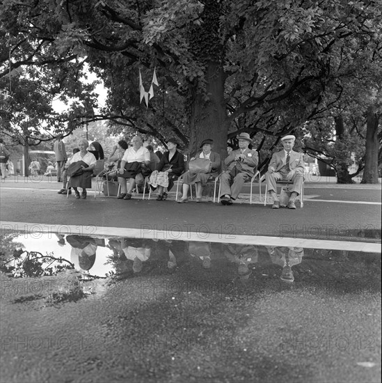 Visitors at the SAFFA fair 1958