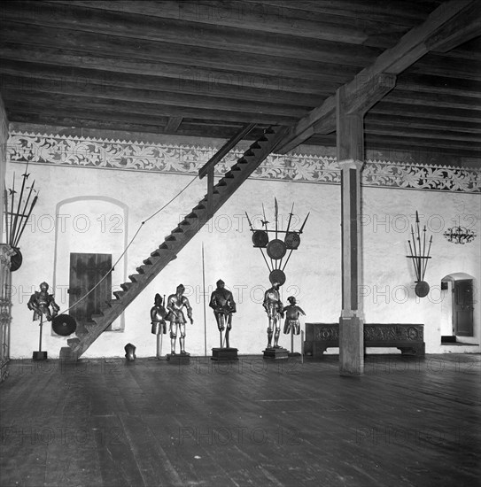 Lenzburg Castle: knights' hall, around 1955