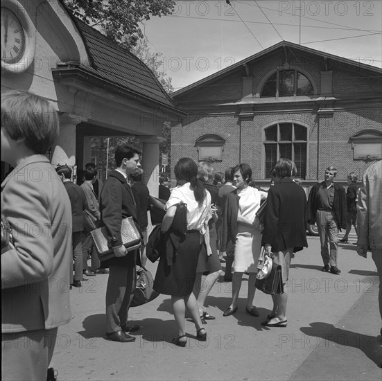 Teenagers after school, Pfauen, Zurich 1966