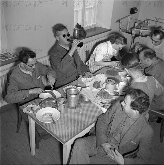 Blidor soap factory Langnau, workers have a break 1953