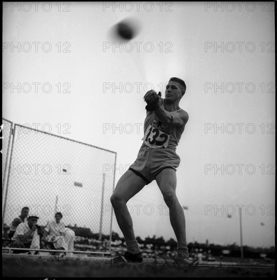 Swiss Athletics Championships 1959 Basle, final hammer: Jost wins