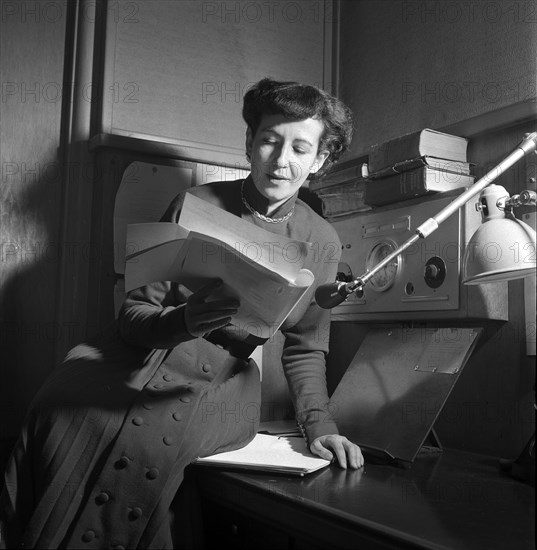 Lyne Anska, radio speaker. Geneva ca. 1950