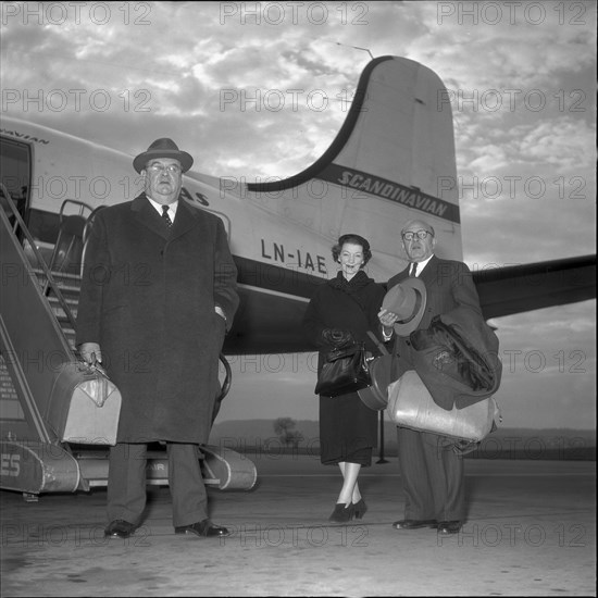 Finish foreign minister Eljas Erkko and his wife, Zurich-Kloten airport 1953